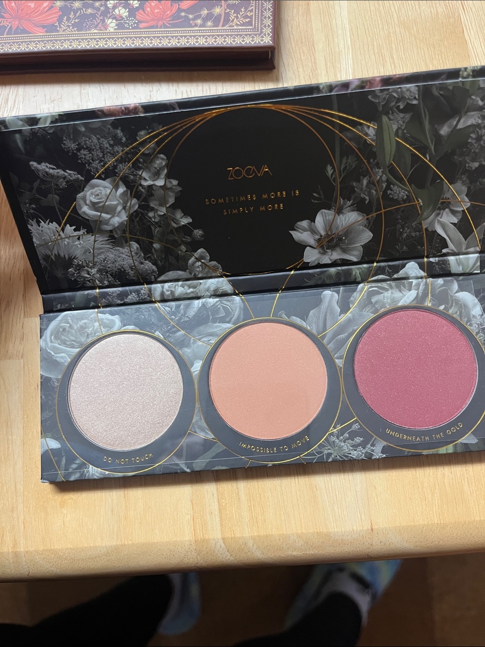 Mixed Eyeshadow Palette Lot with Red, Brown, Gold, White Palettes - Picture 8 of 13